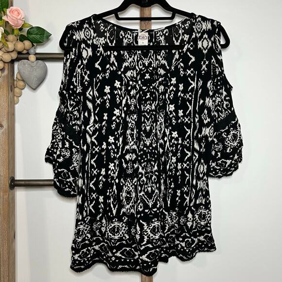 Bila Cold Shoulder Black White BOHO Chic 3/4‎ Sleeve Top Size Small - Picture 2 of 7
